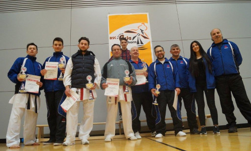 Die erfolgreichen Karateka der Budo Sportschule Goslar bei der Landesmeisterschaft in Gifhorn. Foto Privat