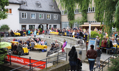 Ab 5. April können Plätze für das beliebte Bürgerfrühstück "Lange Bank" gesichert werden.  Foto: Anke Donner 