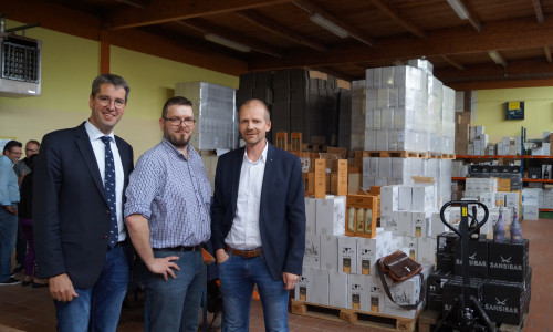 Diesmal trafen Dr. Oliver Junk (links) und, seitens des Vereins pro
Goslar, Uwe Schwenke de Wall jun. (rechts) Unternehmerinnen und Unternehmer in Jerstedt
– bei Gastgeber Sven Gust (Mitte). Fotos: Stadt Goslar
