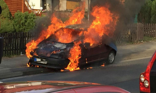 Das Auto brannte vollständig aus. Foto/Video:  Oko Sontopski