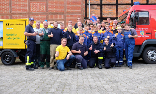 Das Team besteht aus der Jugendfeuerwehr Destadt und aus Freiwilligen der Deutschen Post. Fotos: Freiwillige Feuerwehr Destedt