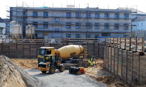 Aktuell werden Baugruben für Tiefgaragen und Keller ausgehoben. Foto: Borek Immobilien