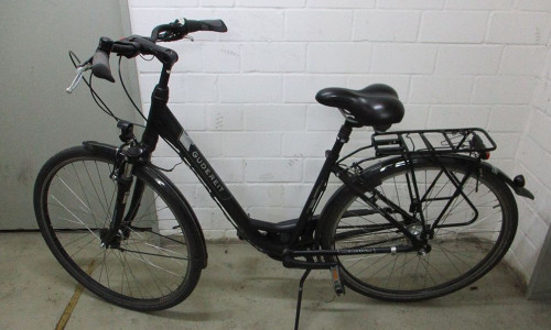 Die Polizei Braunschweig sucht nach den Eigentümern von drei Fahrrädern. Fotos: Polizei
