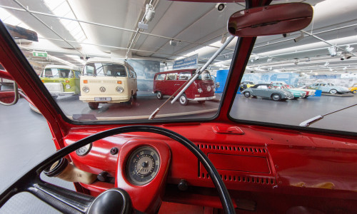 Im Automuseum erwartet die Teilnehmenden ein großes Sammelsurium an historischen Fahrzeugen. Foto: Stiftung AutoMuseum Volkswagen
