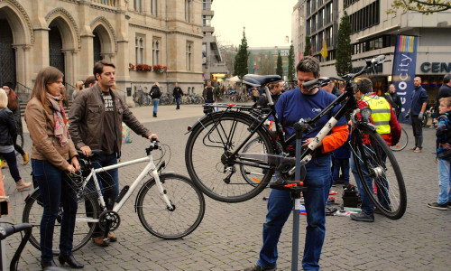 Am 28. Oktober startet wieder die Fahrrad-Reparaturaktion auf dem Platz der Deutschen Einheit. Foto: Archiv/Sina Rühland