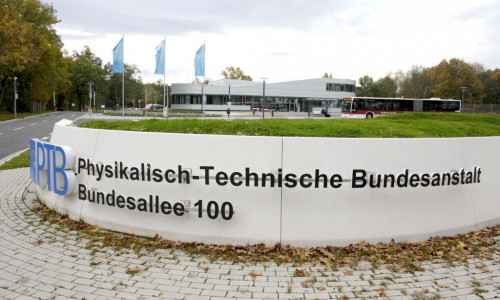 Die Physikalisch-Technische Bundesanstalt in Braunschweig prüft die Blitzeranlagen. Foto: Werner Heise
