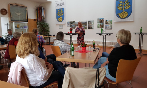 Landtagsabgeordnete Dunja Kreiser sprach auf dem gut besuchten Frühjahrsanfang der SPD. Foto: SPD-Fraktion im Gemeinderat Cremlingen