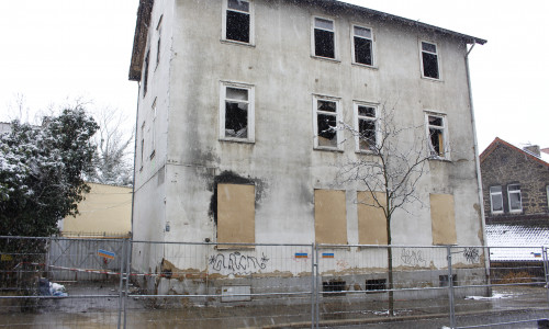 Der Teilabriss des beschädigten Hauses soll nächste Woche erfolgen. Foto: Nino Milizia