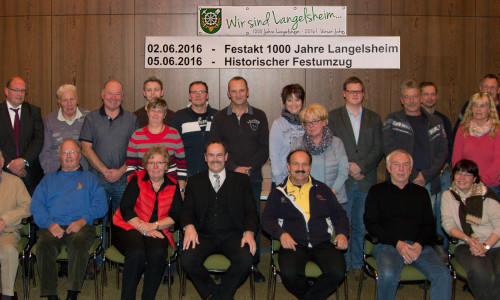 Ortsbürgermeister Hartmut Richter mit dem Planungsstab für das 1.000-jährige Jubiläum von Langelsheim, das im kommenden Jahr gefeiert werden soll. Foto: Rainer Müller
