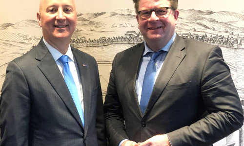 Carsten Müller (rechts) traf sich in Berlin mit dem Gouverneur des US-Bundesstaates Nebraska, Pete Ricketts, zum Gedankenaustausch. Foto: CDU