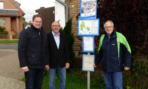 Der SPD-Landtagsabgeordnete Marcus Bosse mit Andreas Becker und Klaus Warnecke bei seinem Besuch in Remlingen. Foto: SPD
