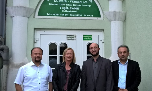 Von links: Musa Irilci, Dunja Kreiser, Religionslehrer Mehmet Simsek und Abdulvahap User.
Foto: Privat