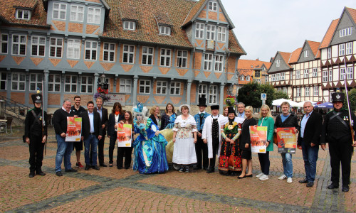 Organisatoren, Akteure und Sponsoren freuen sich auf das Altstadtfest. Foto: Max Förster