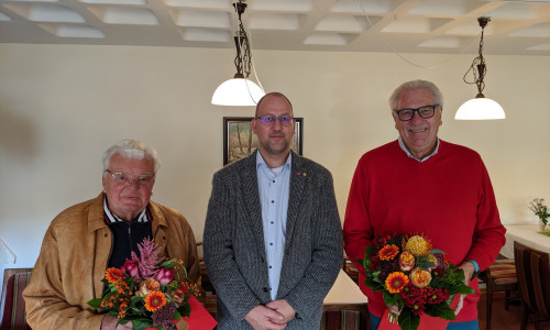 Sie sind seit fünf Jahrzehnten Genossen - hierfür wurden Hubert Schramm und Hans-Jürgen Schindler nun geehrt.  Foto: SPD Wittingen