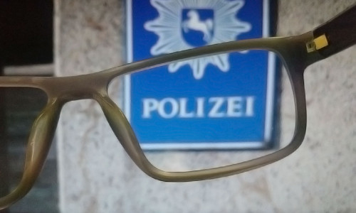 Die Polizei sucht dringend nach Zeugen für den Schaden am Fahrzeug. Symbolbild: Archiv regionalHeute.de