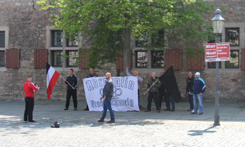 Im vergangenen Jahr demonstrierten einige Personen aus der rechten Szene auf dem Altstadtmarkt. Archivbild