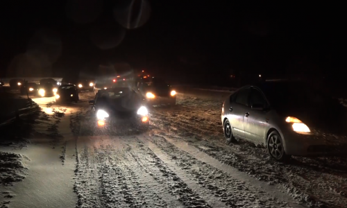 Viele Fahrzeuge fuhren sich fest und mussten auf Hilfe warten. Foto/Video: aktuell24(KR/BM)