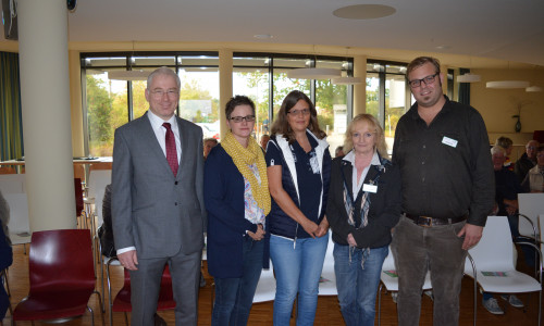 (von links): Dr Peter Tarillion, Kathinka Plett, Dr Nicole Laskowski, Friederike Jürgens-Hermsdorf und Christian Steins.
Foto: Familienzentrum Peine