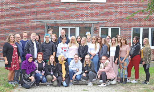 Die 28 neuen Pflegeschüler im Klinikum Wolfenbüttel. Foto: Städtisches Klinikum
