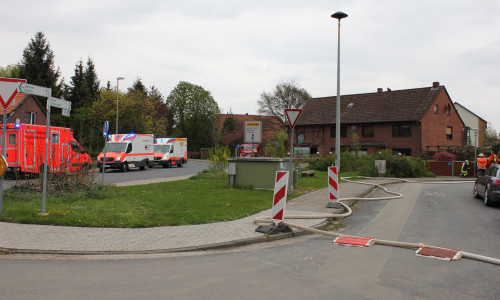 Drei Personen mussten nach einem Schornsteinbrand in eine Klinik eingeliefert werden. Foto: Feuerwehr Hohenhameln
