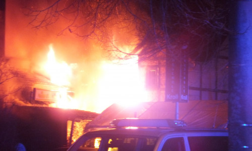 In der Nacht brannte es in der Kreuzstraße. Fotos: Feuerwehr Braunschweig