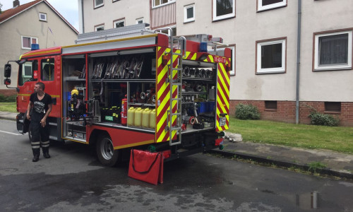 Die Feuerwehr musste zu einem Brand in der Beethovenstraße ausrücken. Fotos: Anke Donner 