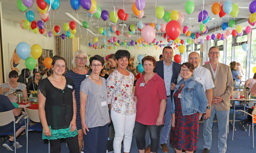 Das Organisationsteam und das Direktorium des Städtischen Klinikums freute sich über ein Wiedersehen mit ihren Schützlingen. Foto: Städtisches Klinikum Wolfenbüttel gGmbH 