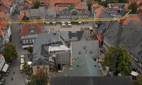 Die Baustelle auf der Rückseite des Rathauses vom Marktkirchturm aus gesehen. Foto: Marvin König