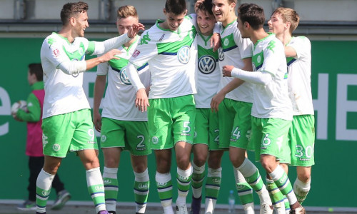 Die Wolfsburger bejubeln den zweiten Auswärtsdreier der Regionalligasaison. Symbolfoto: Agentur Hübner/Archiv