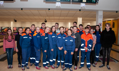 Die Vertreter des Jugendforum der Jugendfeuerwehren bowlten zum Jahresabschluss.

Foto: Feuerwehr Braunschweig
