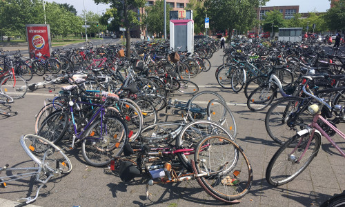 Die Fahrradsituation am Hauptbahnhof stellt viele Radler täglich vor große Probleme. Foto: Alexander Dontscheff