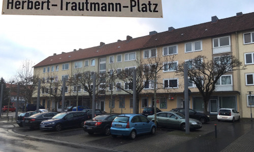 Der Herbert-Trautmann-Platz wurde erst 2004 nach dem ehemaligen Bürgermeister der Stadt Gifhorn benannt. Die Forschung von Dr. Manfred Grieger hat nun ergeben, dass Trautmann Mitglied der SA gewesen ist. Fotos: Alexander Dontscheff