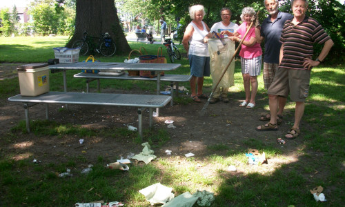 Boule-Freunde Sickte ärgern sich über Müll auf dem Boule-Platz. Foto: Privat