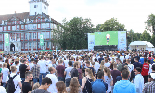 Public Viewing auf dem Schlossplatz in Wolfenbüttel. Foto: Anke Donner