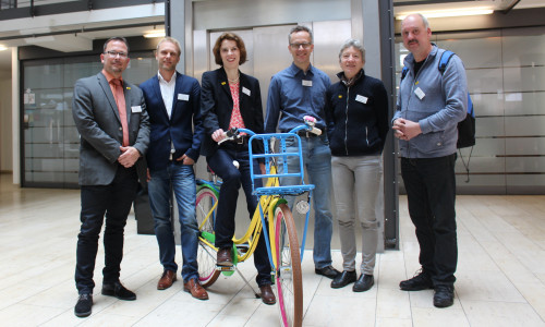 Von links: Thomas Klein (Allianz für die Region), Tobias Grosch Braunschweig Stadtmarketing GmbH), Manuela Hahn (Erste Verbandsrätin Regionalverband Großraum Braunschweig), Norbert Fleischmann (ADFC Braunschweig), Erica Neumann (ADFC Wolfenbüttel) und Dieter Meister (Samtgemeinde Baddeckenstedt/Radsportverein Germania Heere) organisierten das diesjährige Sattelfest. Foto: Christina Ecker