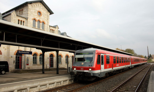 Der Bahnhof Wolfenbüttel wird von vielen Pendlern benutzt. Für Anreisende mit dem Fahrrad fehlt ein moderner Stellplatz. Foto: Archiv/Werner Heise