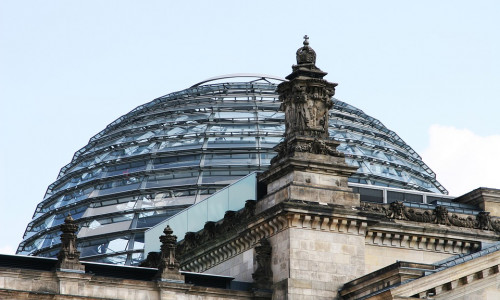 Acht Kandidaten wollen für den Wahlkreis 51 in den Bundestag. Symbolbild: pixabay