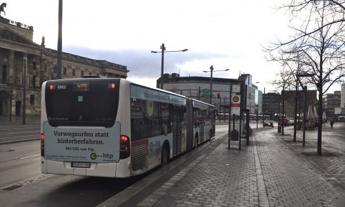 Die Busse der Linie 420 fahren am Wochenende am Bohlweg nur stadtauswärts.