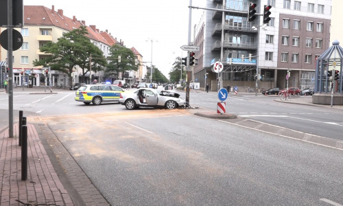Mit einem geklauten Auto aus Braunschweig fuhr ein 18-Jähriger einen 82-Jährigen tot. Nun muss der Fahrer für acht Jahre in den Knast. Foto/Video: aktuell24