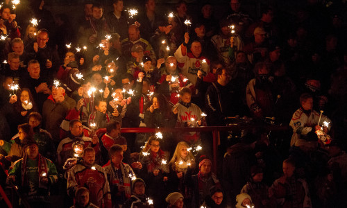 Passend zum Fest finden wieder zwei Weihnachtsspiele der Harzer Falken statt. Foto: Brandes/Sportfotos BS