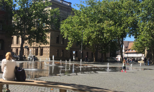 Die Wasserfontänen vor dem Rathaus, Foto: Robert Braumann