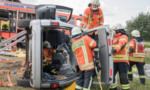 Die Rettung aus einem verunfallten Auto stand auch auf dem Programm. Fotos: Freiwillige Feuerwehr Braunschweig