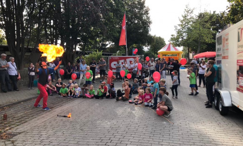 Die Feuershow begeisterte die Kleinen. Foto: SPD Wolfenbüttel