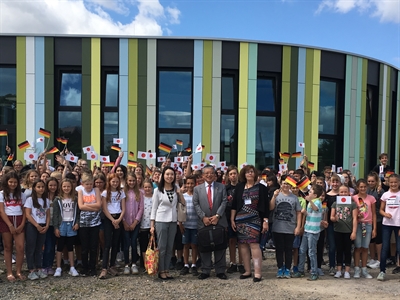 Die japanische Delegation besucht die Hoffmann-von-Fallersleben Realschule. Foto Stadt Wolfsburg