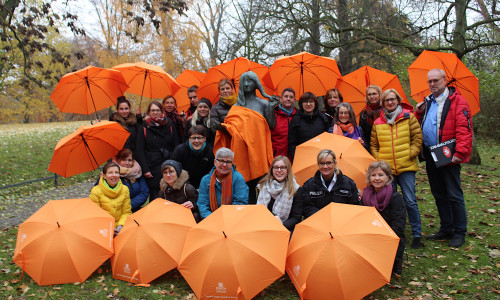 "Orange the World" - Auch Braunschweig beteiligt sich am Aktionstag gegen Gewalt an Frauen. Fotos, Podcast und Video: Alexander Dontscheff