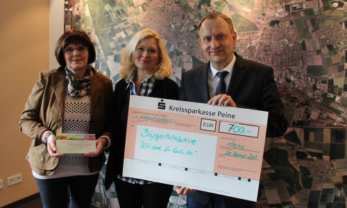 Bürgermeister Saemann mit Sabine Nordmeyer und Ina Wirth. Foto: Büro Saemann