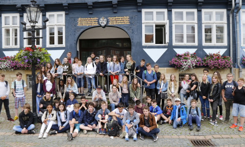 Schüler aus Flers besuchten das Rathaus. Foto: Thorsten Readlein