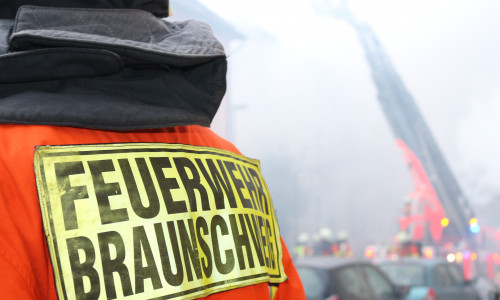 Nach dem Großeinsatz am Bahnhof brannte in einem Parkhaus in der Langen Straße. Symbolfoto: Anke Donner