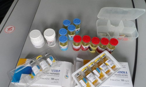 Bei einer Zollkontrolle wurden 76 hochdosierte Dopingpräparate beschlagnahmt. Foto: Zoll Braunschweig