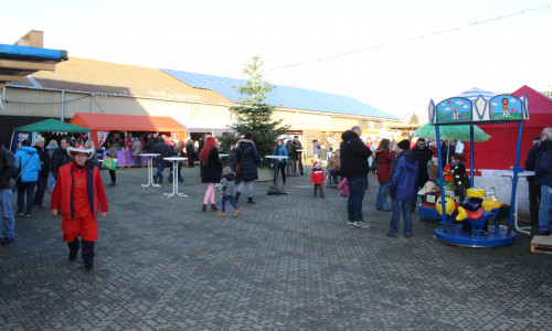 Timmerlaher Weihnachtsmarkt auf dem Geflügelhof Voges. Foto: Bernd Dukiewitz